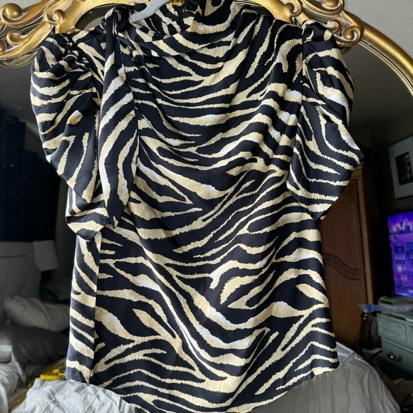 TCEC Tops - TCEC animal print puff sleeve blouse size medium